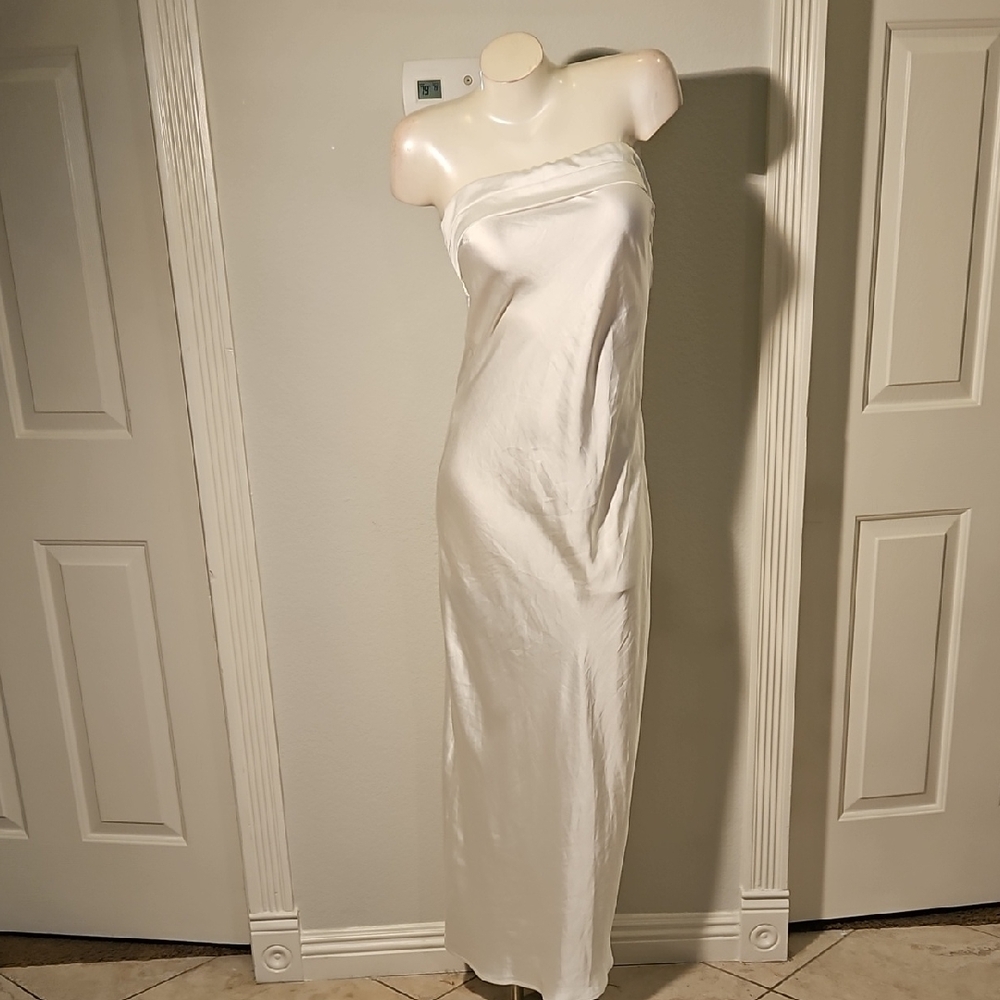 Realtix White Strapless Dress